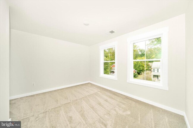 Building Photo - 801 Cedar Ave