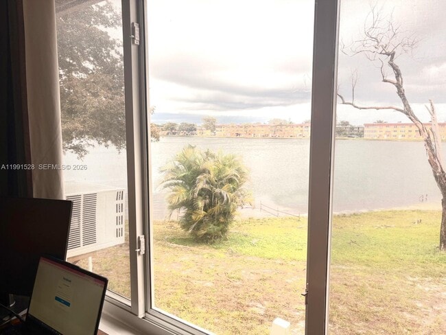 Building Photo - 18707 NE 2nd Ave