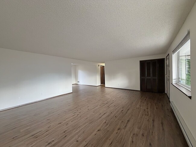 Building Photo - Olson