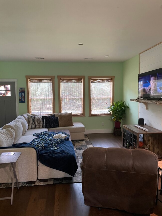 Building Photo - 340 White Stocking Rd Ext