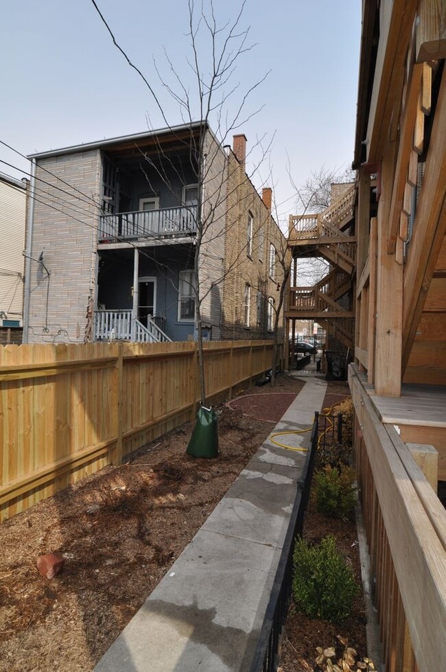 Building Photo - Sunny Large 1 Bedroom with Separate Living and Dining Rooms. Outdoor Space. Free Internet