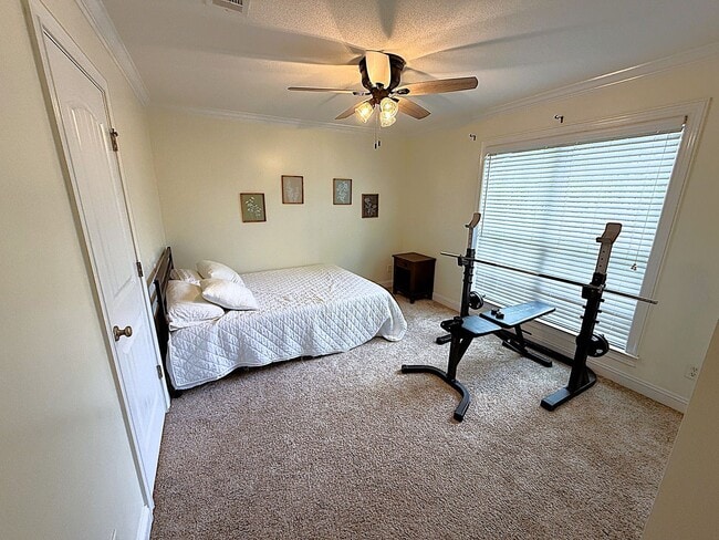 Building Photo - Spacious 4 bed 3 bath Home in Grove Point!