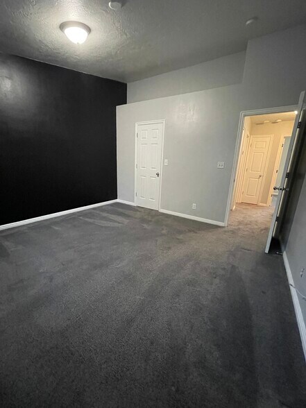 Building Photo - 290 S 1200 E