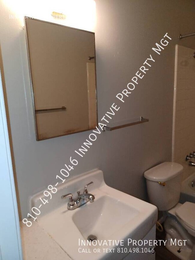 Building Photo - Large 1 bed apartment. Heat and water incl...