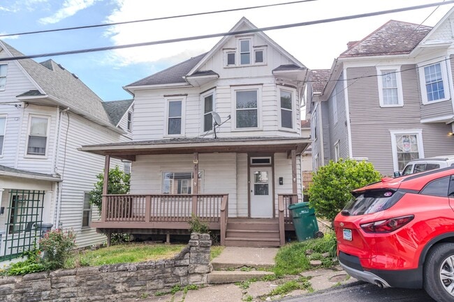 Primary Photo - 411 S 7th St