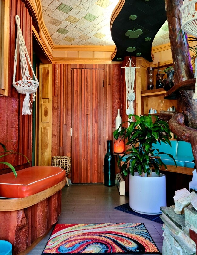 Building Photo - 699 N 600 E