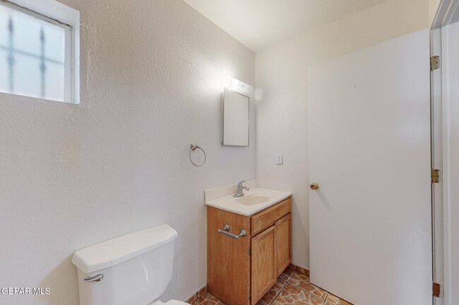 Building Photo - 3519 Oasis Dr