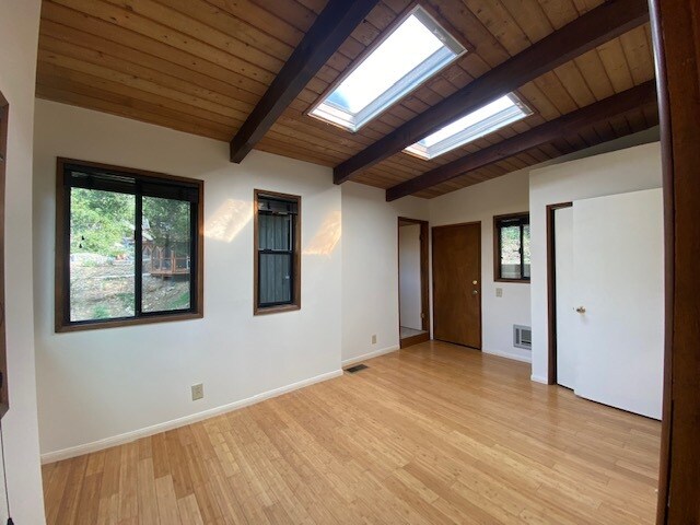 Building Photo - 119 Muerdago Rd