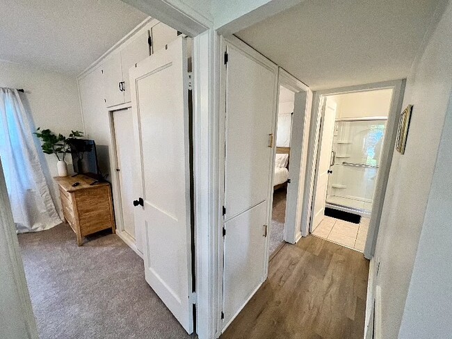 Building Photo - 913 E Gift Ave