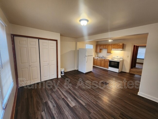 Building Photo - 1108 Hathaway Ave