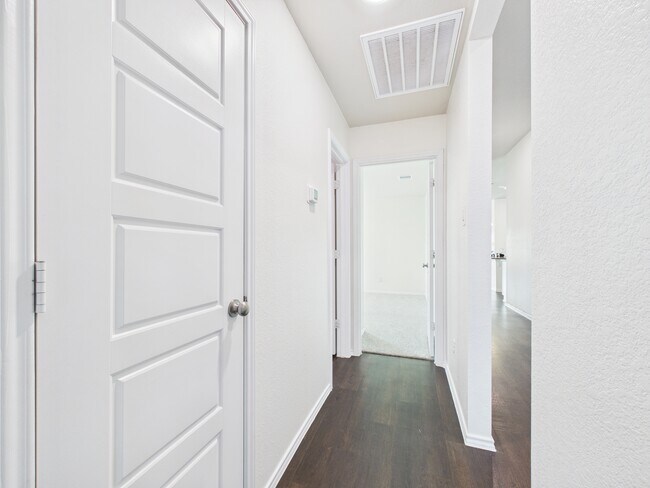 Building Photo - Brisa