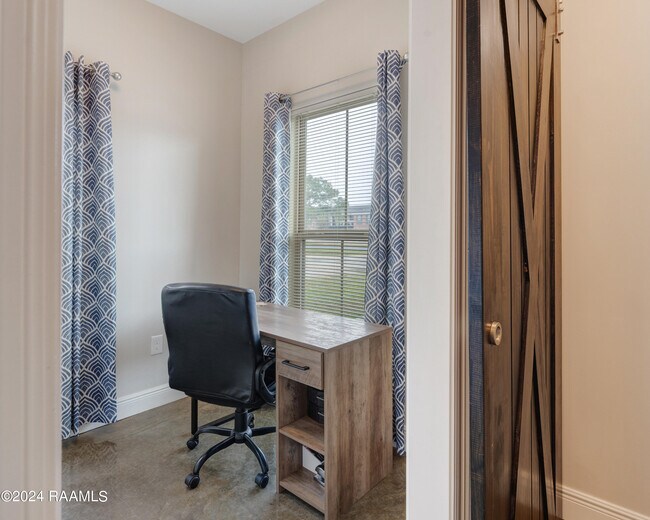 Building Photo - 416 Row 3