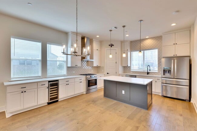 Building Photo - 4500 Freedom Dr