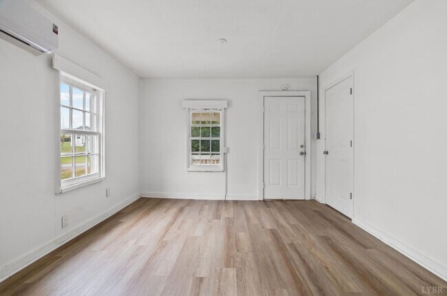 Building Photo - 111 M T Holt Ave