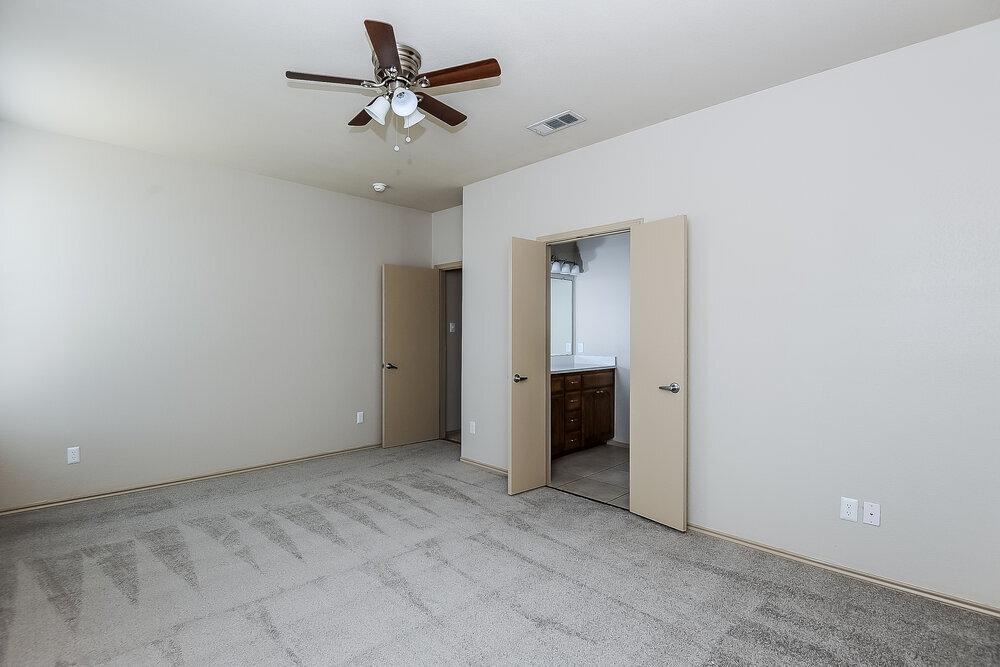 Building Photo - 9925 Fressia Ln