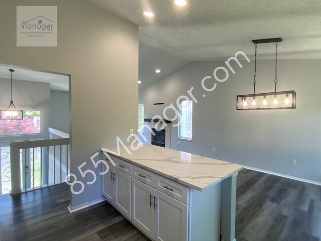 Building Photo - **COMING SOON AVAILABLE FOR SHOWINGS 10/8/...
