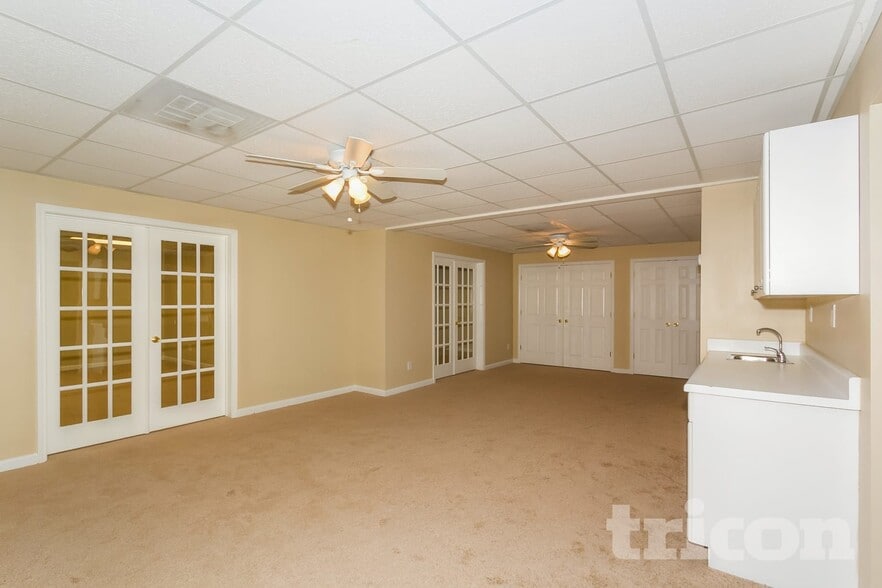 Building Photo - 305 Emerald Trce