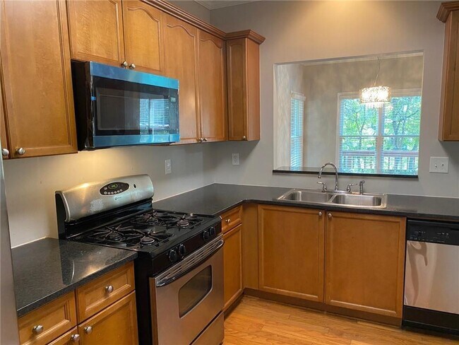 Building Photo - 1664 Oakbrook Lake Dr NW