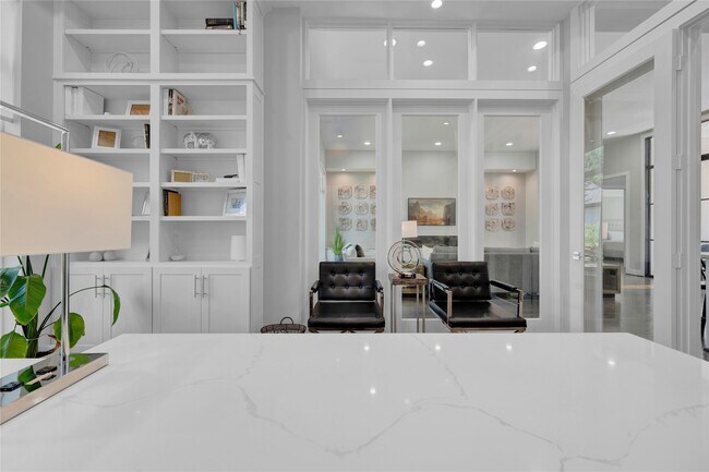 Building Photo - 19 Acorn Cluster Ct