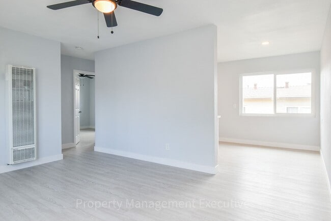 Building Photo - Remodeled 2 Bedroom, 1 Bath Apartment