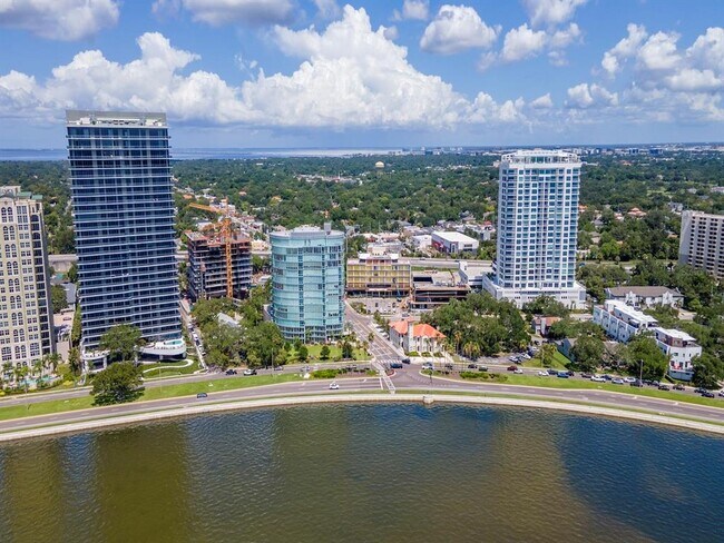 Building Photo - 2900 W Bay to Bay Blvd