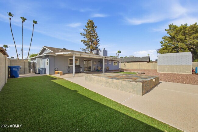 Building Photo - 2329 E Concorda Dr