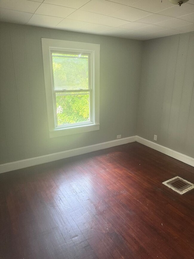 Building Photo - 1264 E 168th St