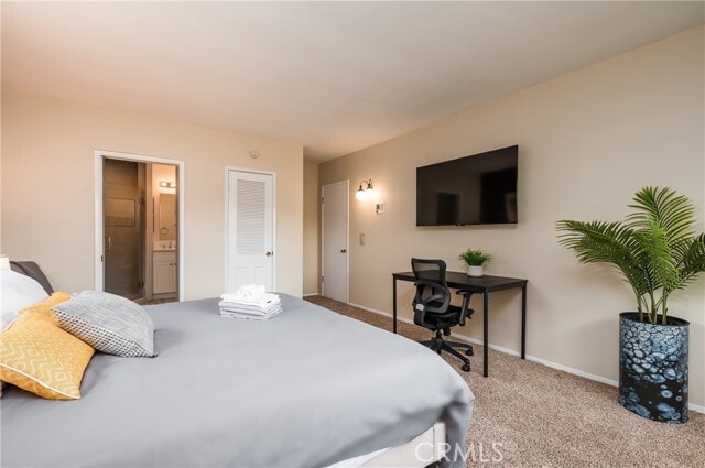 Building Photo - 2328 E Vine Ave