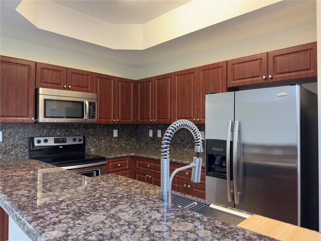 Building Photo - 985 SW 143rd Ave