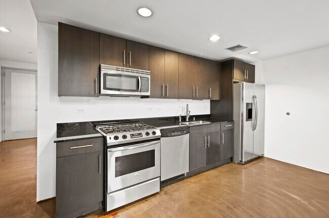 Building Photo - 4111 W Sunset Blvd