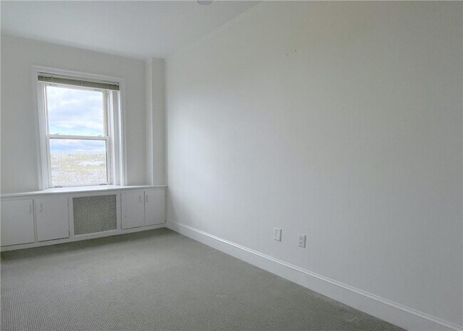 Building Photo - 490 Bleeker Ave