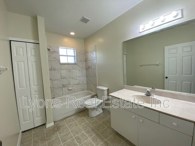 Building Photo - 539 Alexia Ave S