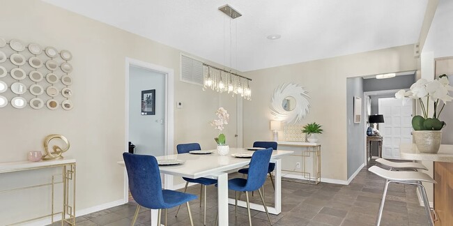 Building Photo - 4946 Glenn Pine Ln