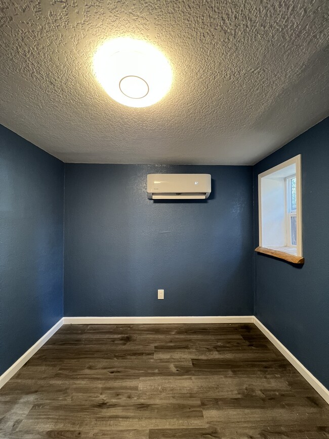 Building Photo - 1081 Craig Ave