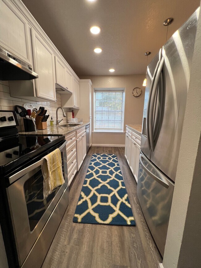 Building Photo - 168 Barilla Pl