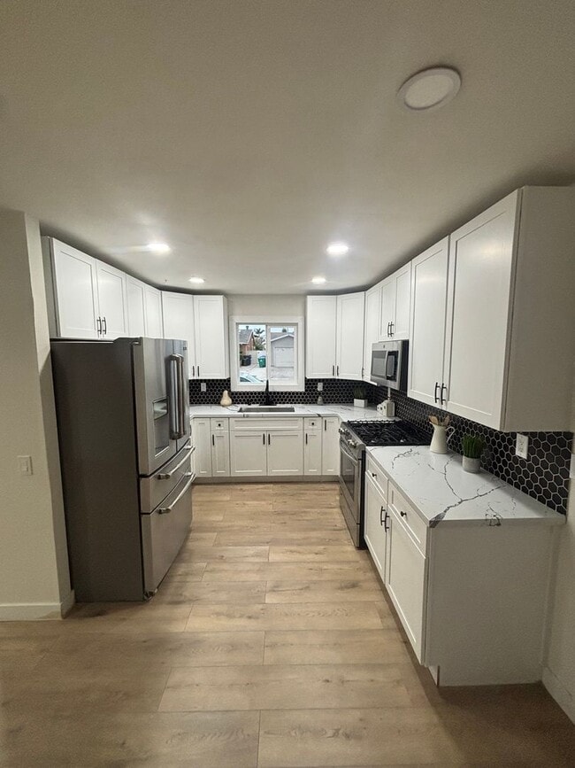 Building Photo - Remodeled 3 bedroom with PAID solar