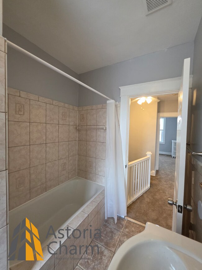 Building Photo - 3016 Pelham Ave