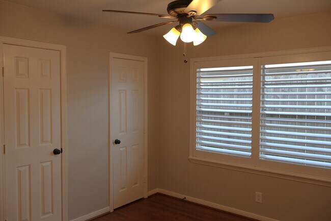 Building Photo - 9613 Westview Dr