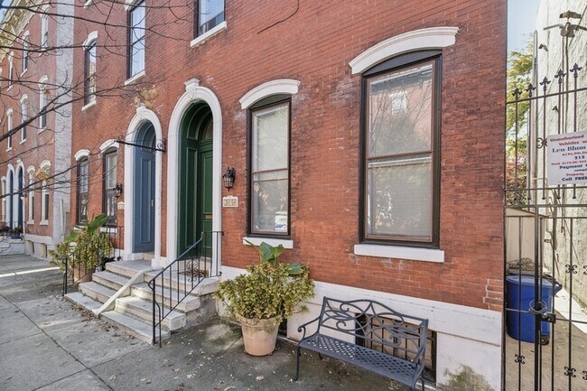 Building Photo - 2038 Wallace St