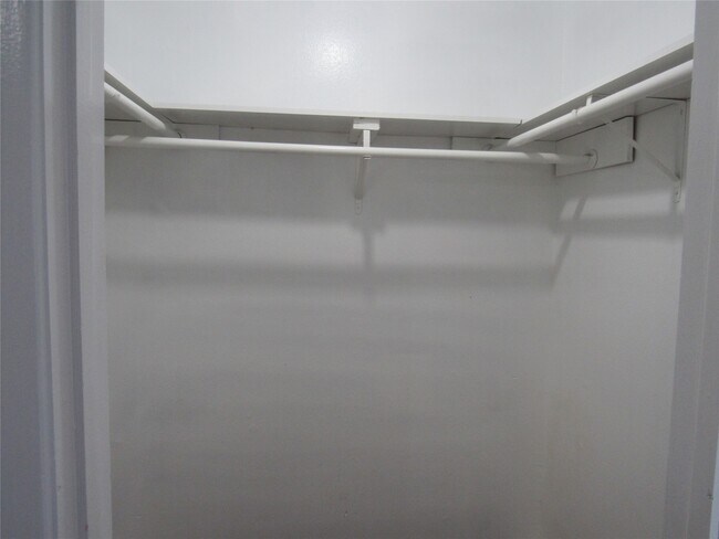 Building Photo - 17331 Red Oak Dr
