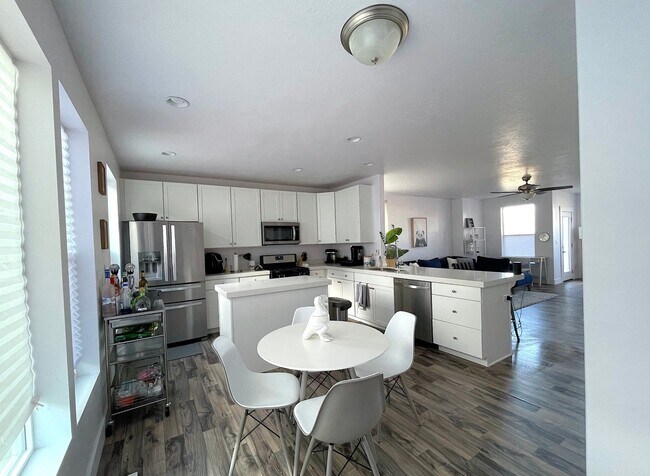 Building Photo - 1766 W Dalmeny Way