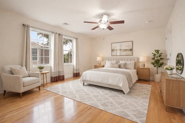 Building Photo - 22 School St