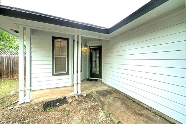 Building Photo - 702 Twin Oak Trail