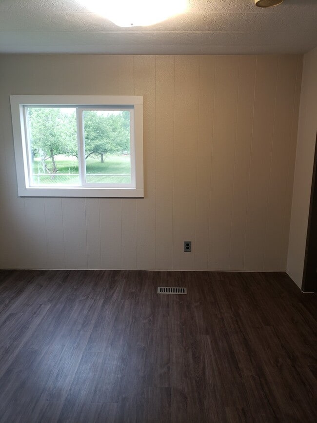 Building Photo - 3 bed 1.5 bath mobile