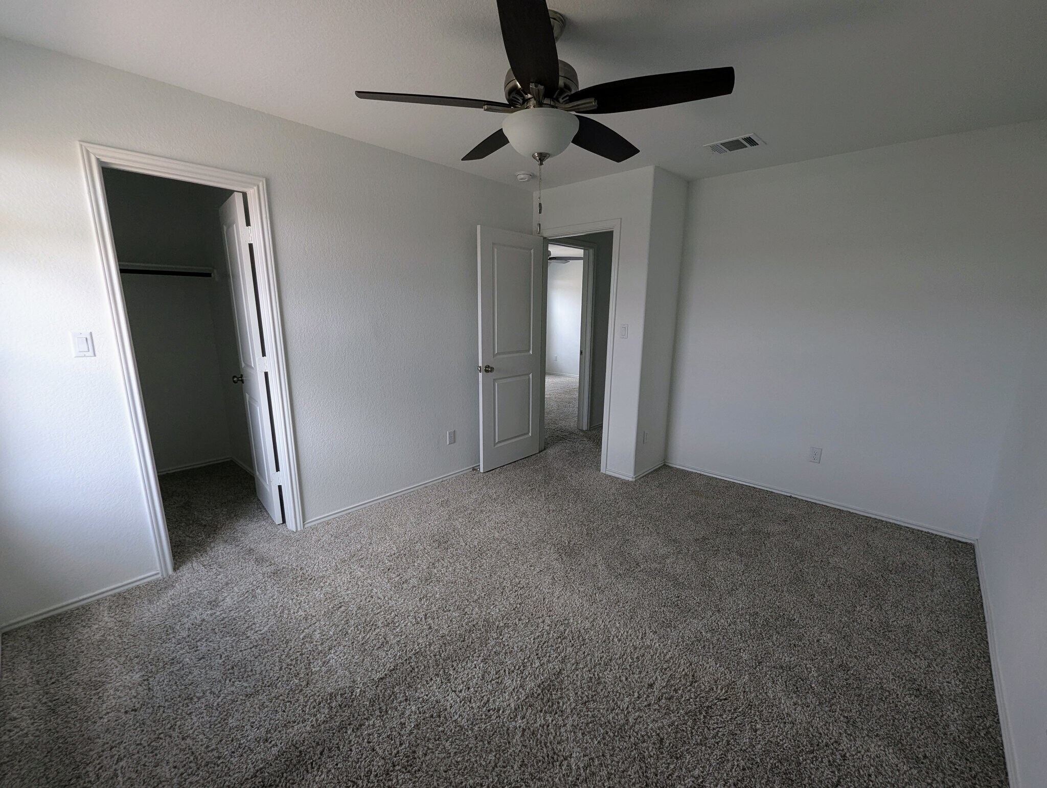 Building Photo - 1005 Bluewood Bend