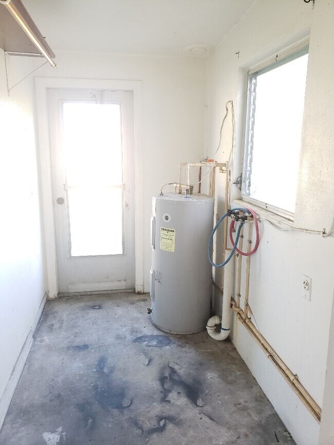 Building Photo - WR-2 Bliss Duplex