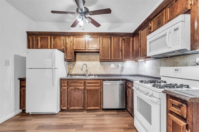 Building Photo - 3925 Woodleigh St