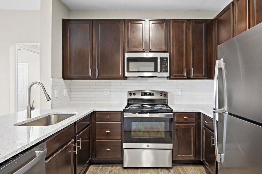 Upgraded appliances - a Cooks dream! - Las Brisas Apartments