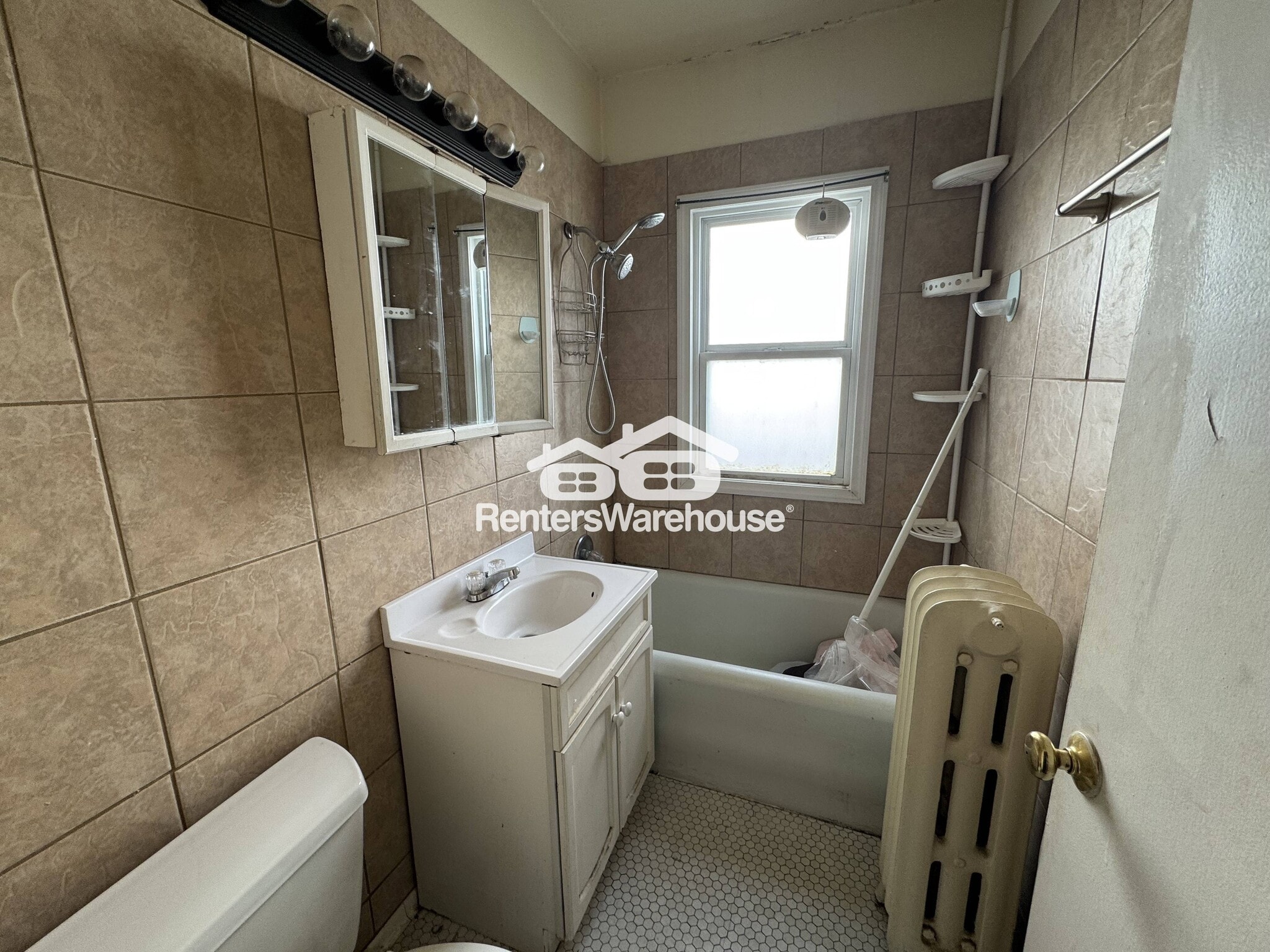 Building Photo - 3925 Chicago Ave