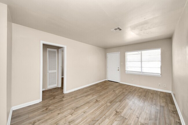 Building Photo - 1320 Griffin St